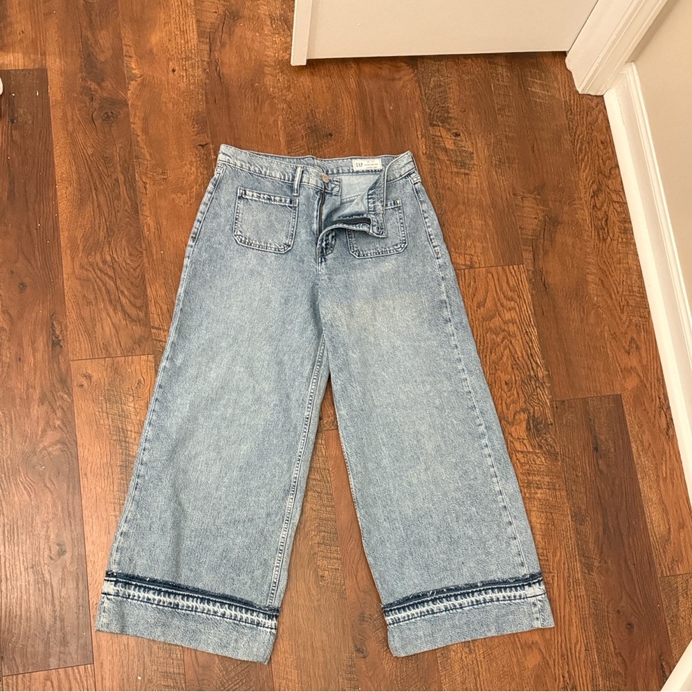 GAP Light Wash Wide Leg Cropped Jeans